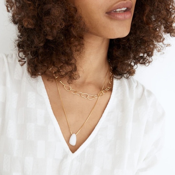 Madewell Stone Collection Jade Pendant Necklace Set
Gold Layered Set NWT 44$ - Picture 3 of 5